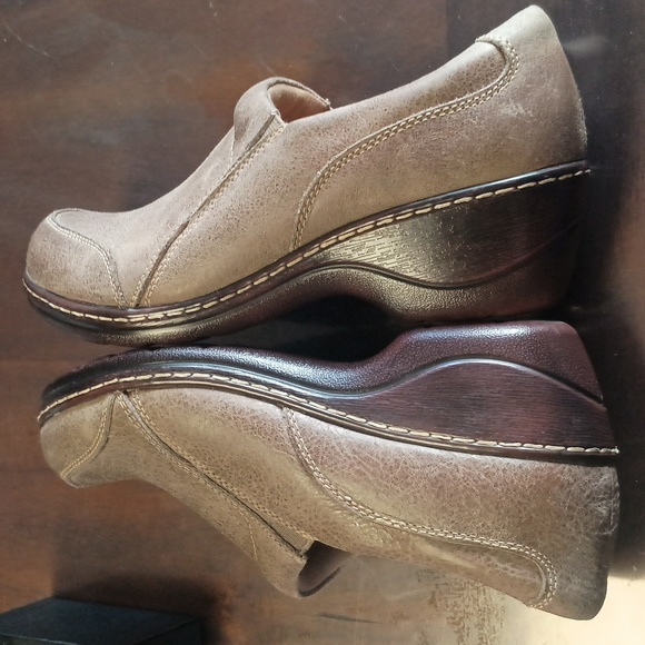 Soft Spots Tan Leather Slip On Shoes  EUC Women`s Size 8 - Picture 5 of 7